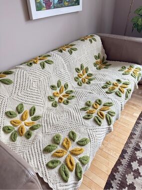 Handmade Beige Green Yellow 3D Floral Blanket Botanical Cottagecore MCM 50 x 67